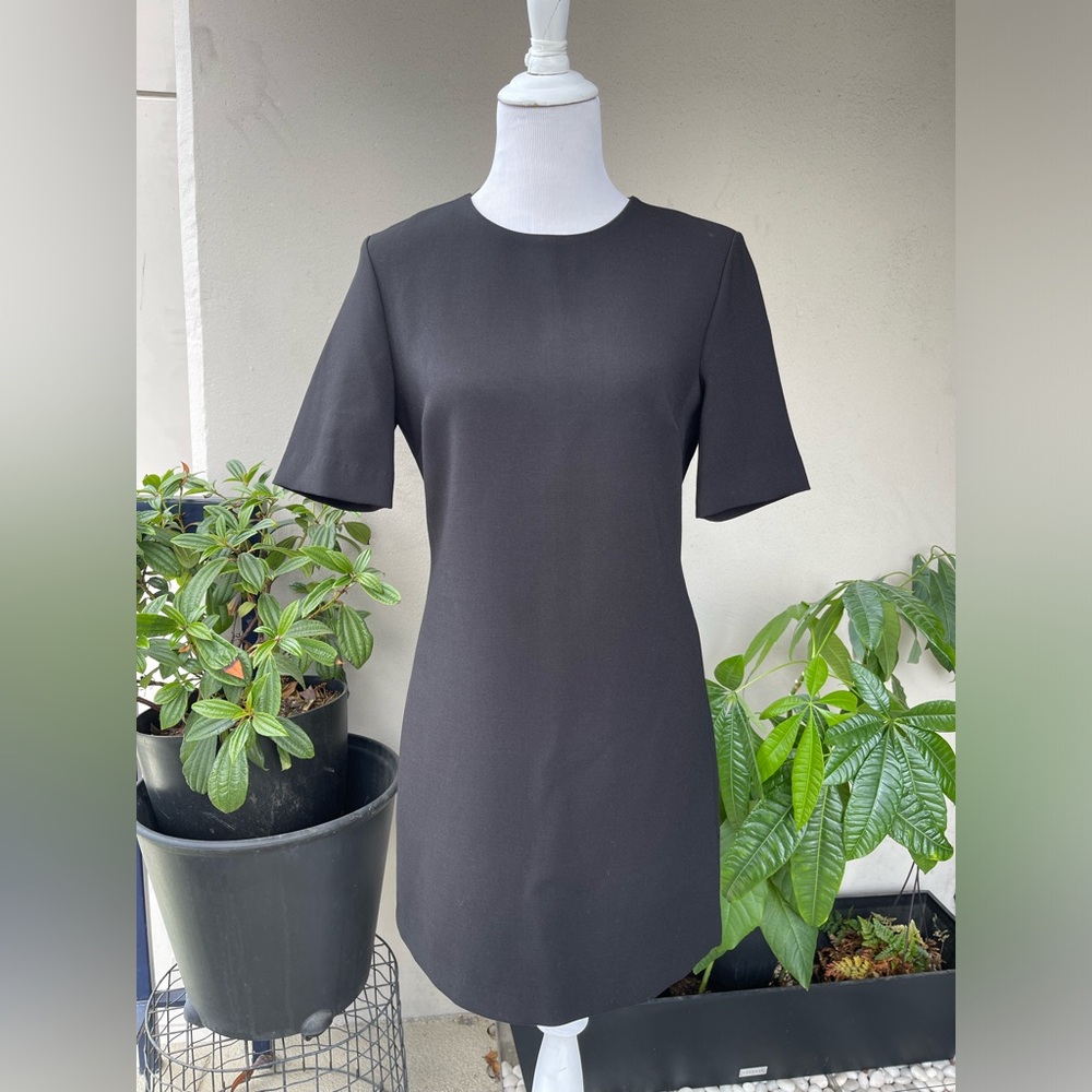 🌿 Zara Short Sleeve Fitted Mini Dress in Black, M